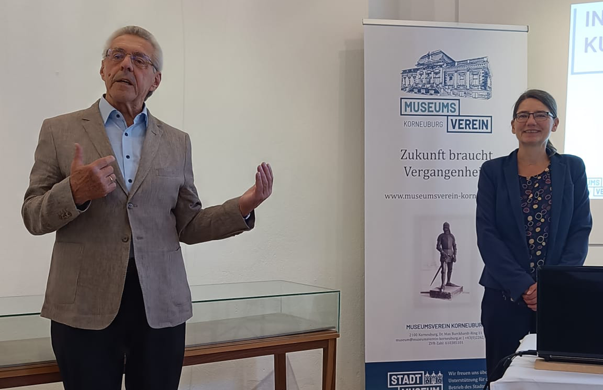Ing. Otto PACHER, Obmann des Museumsvereins Korneuburg u. Univ.-Prof. Dr. Anja Grebe