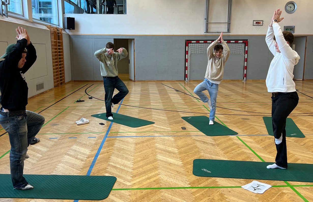 Yoga in der „Bewegten Pause“ an der BHAK Korneuburg