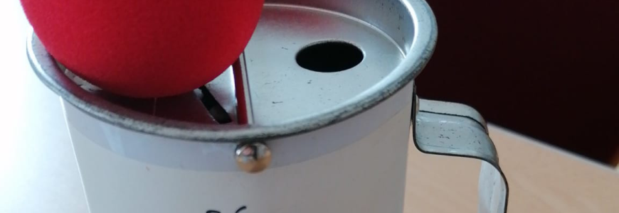 Rote Nasen Sammelbecher