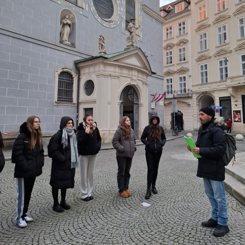 Ethikgruppe der 4ABCK nehmen an einer Shades Tour teil